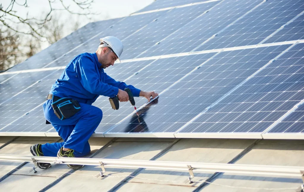 Impianto-fotovoltaico-installazione-dei-pannelli.jpg